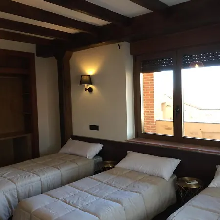 De Miranda Otel Miranda de Azán